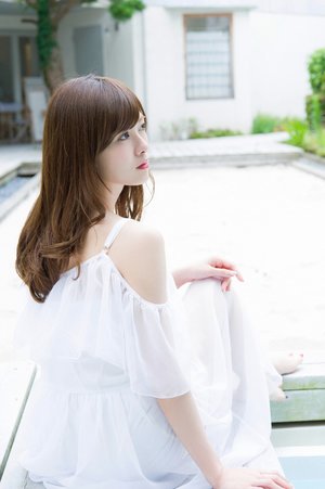 动漫美女掀开内衣露粉嫩奶头